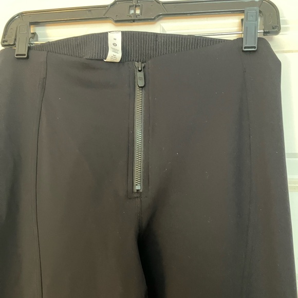 Lulu stretch w/ stirrups with zipper at front..new - Picture 2 of 2